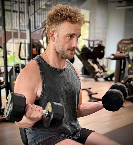 Ian mid-workout in the gym